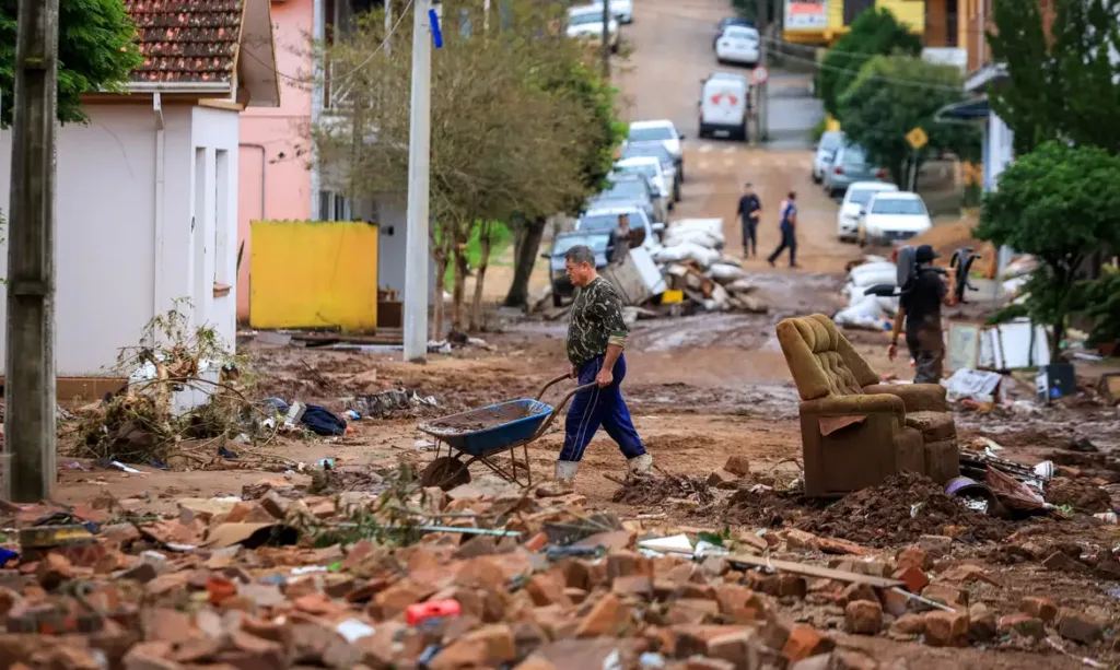 Rio Grande do Sul já contabiliza meio milhão de pessoas afetadas pelas fortes chuvas; Defesa Civil confirma a morte de 55 pessoas 16 Chuvas no Rio Grande do Sul 7