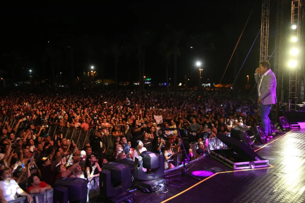 Show do cantor Leonardo reúne milhares de pessoas em Maringá 2 a06be083 22d4 44b6 8c95 13709312323b