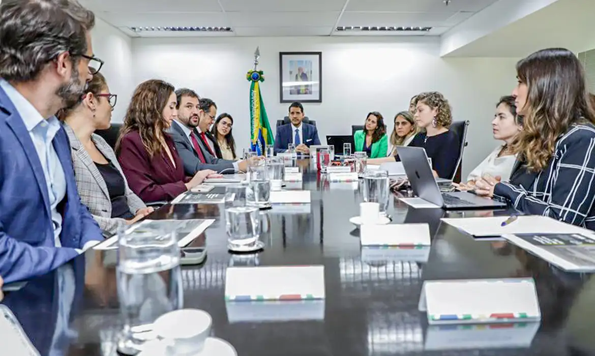 Governo Federal | Em suposta ajuda ao RS, AGU mobiliza plataformas digitais para retirada de conteúdos considerados Fake News