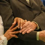 No casamento comunitário, os casais formalizam a união de forma gratuita, com uma grande festa (Crédito: Rafael Macri / PMM)