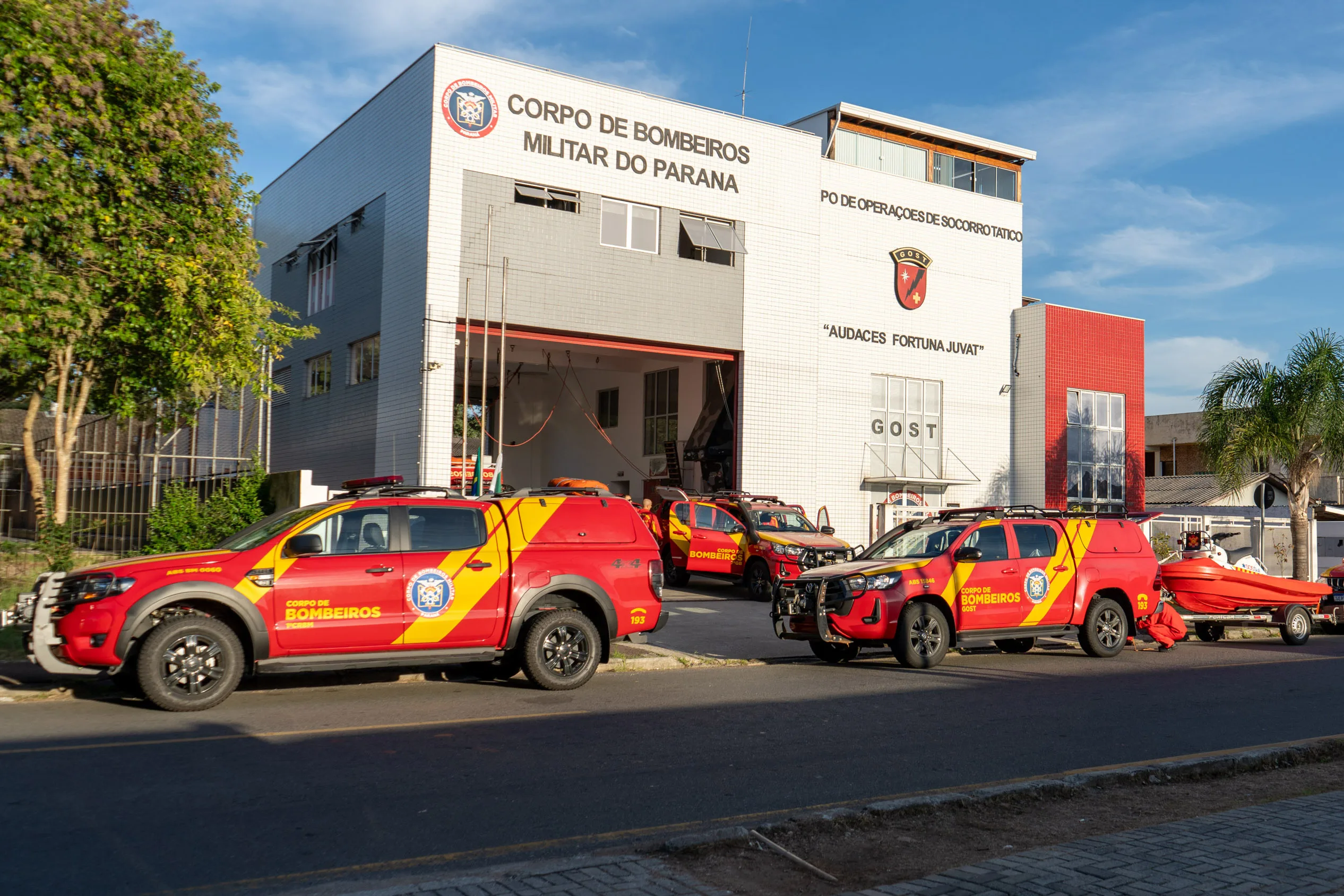 Paraná amplia força-tarefa dos bombeiros no RS e prazo da campanha de arrecadação