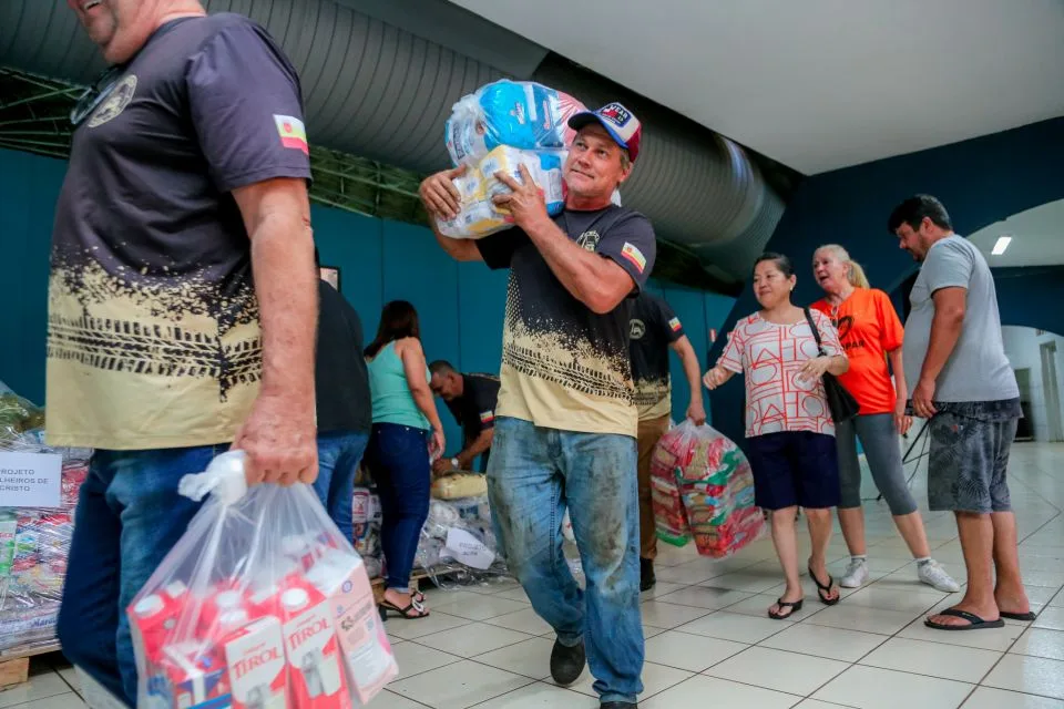 toneladas de alimentos e ração