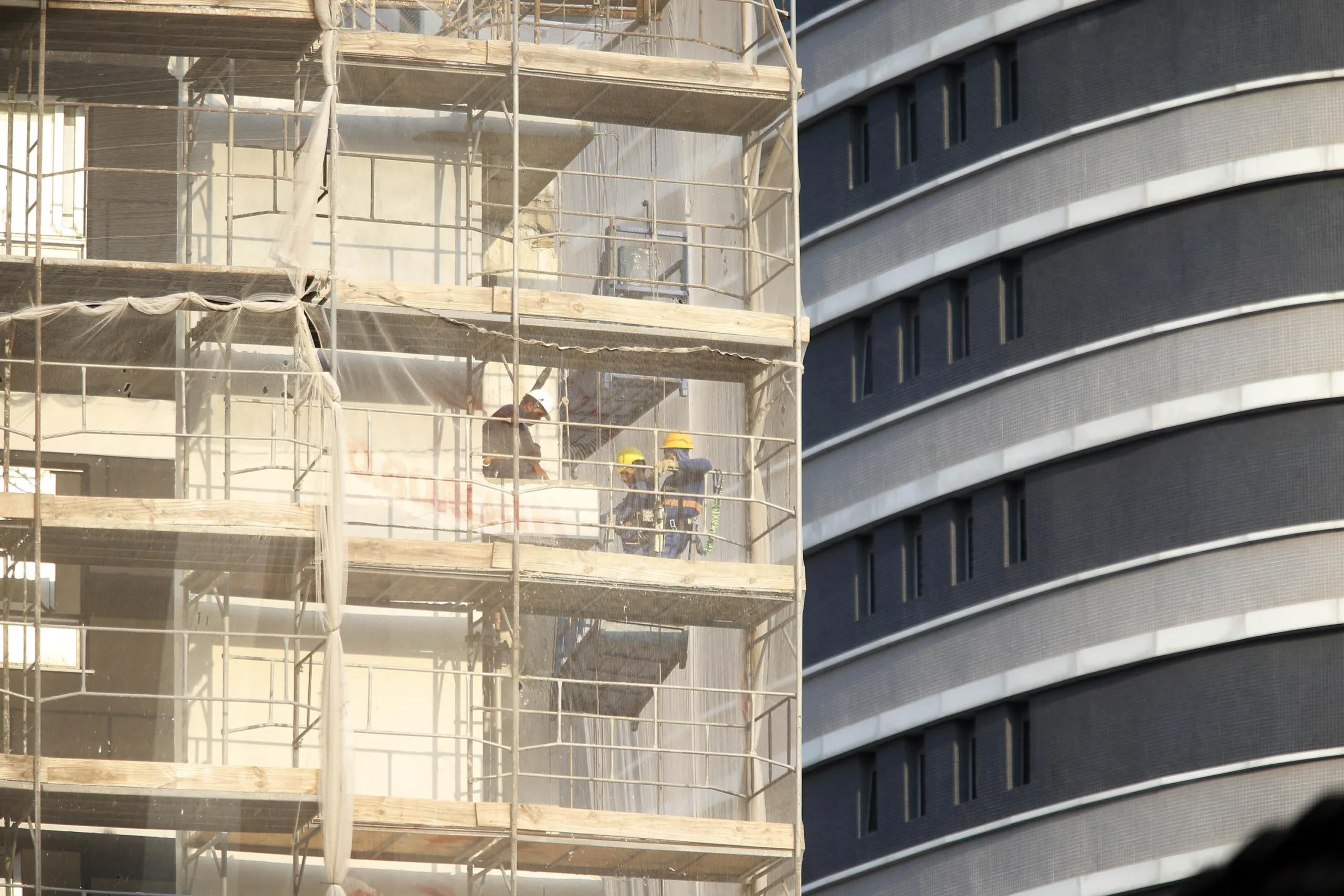 Indústria da construção do Paraná cresce o triplo da média nacional, alta de 40,7%