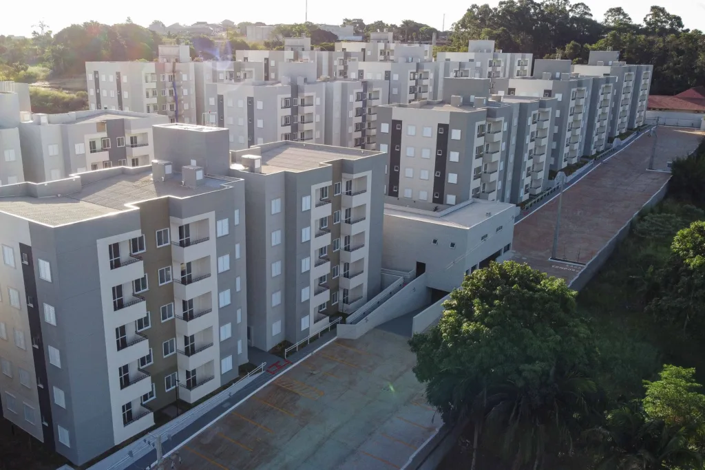 Prefeitura de Maringá entrega ‘Residencial Maragogi’ por meio do ProZeis; 200 famílias são beneficiadas 5 residencial maragogi foto rdziura 0073