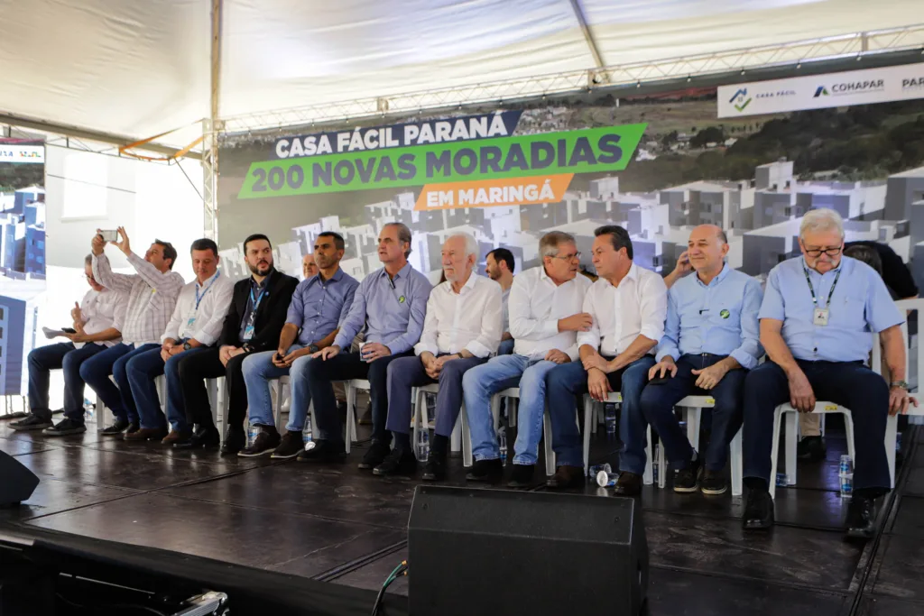 Com apoio do Estado, 200 moradores de Maringá ganham as chaves da casa própria 11 residencial maragogi foto rdziura 4657 - Saiba Já News