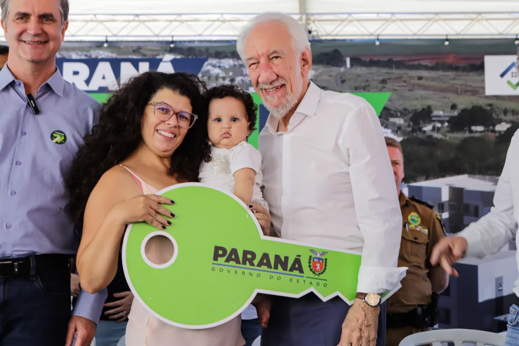 Com apoio do Estado, 200 moradores de Maringá ganham as chaves da casa própria 15 residencial maragogi foto rdziura 4735 - Saiba Já News