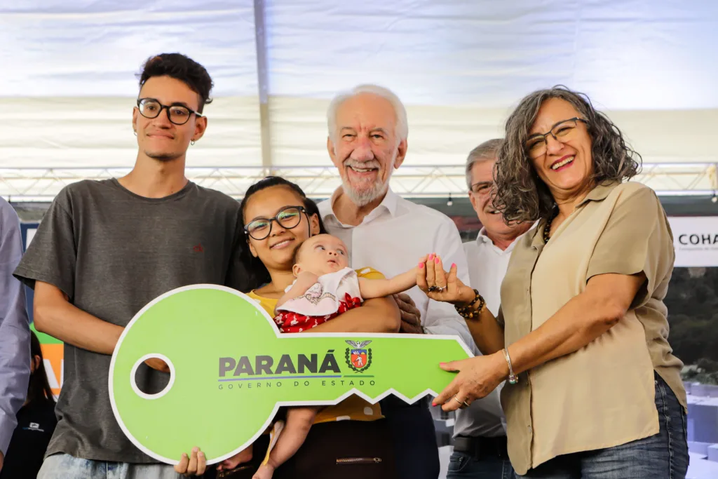 Com apoio do Estado, 200 moradores de Maringá ganham as chaves da casa própria 14 residencial maragogi foto rdziura 4757 - Saiba Já News