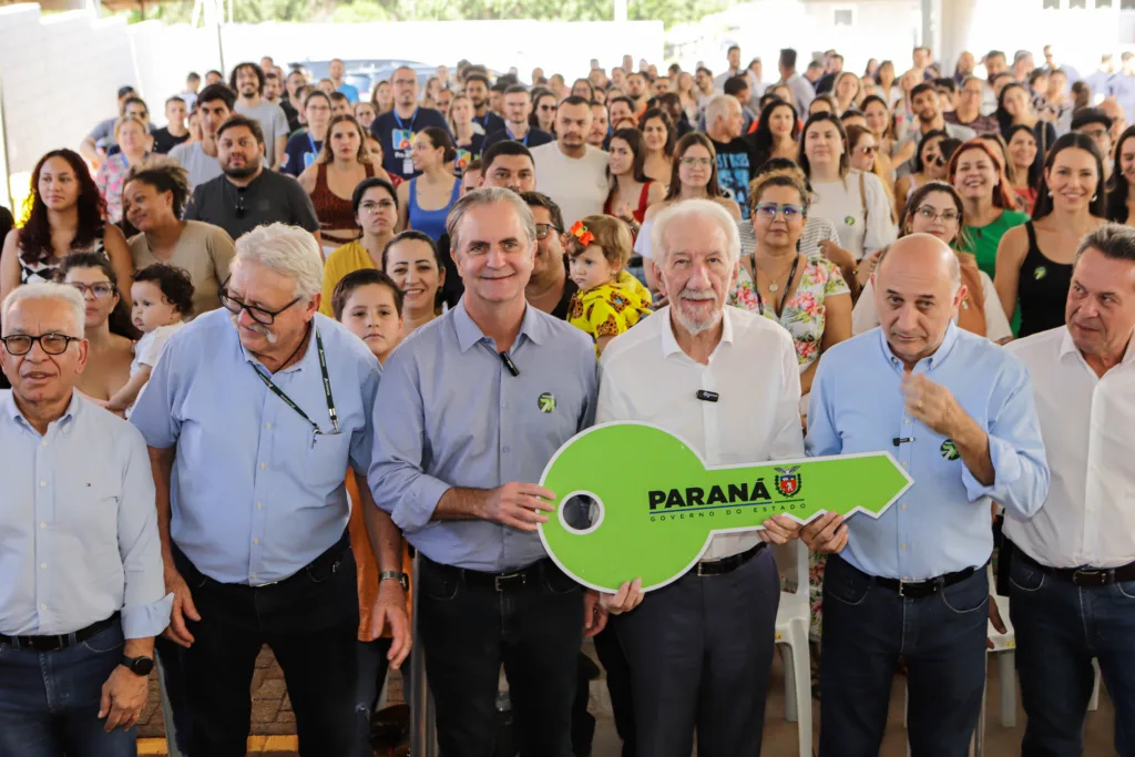 Com apoio do Estado, 200 moradores de Maringá ganham as chaves da casa própria 16 residencial maragogi foto rdziura 4884 - Saiba Já News