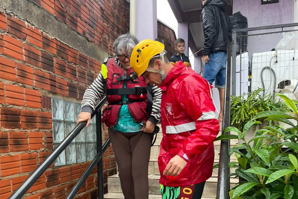 Rio Grande do Sul já contabiliza meio milhão de pessoas afetadas pelas fortes chuvas; Defesa Civil confirma a morte de 55 pessoas 4 whatsapp image 2024 05 02 at 11.06.34 0