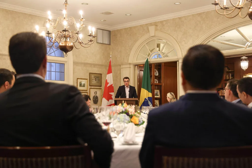 Ratinho Junior destaca potencial logístico do Paraná a investidores de Toronto 5 whatsapp image 2024 05 13 at 08.55.00 1