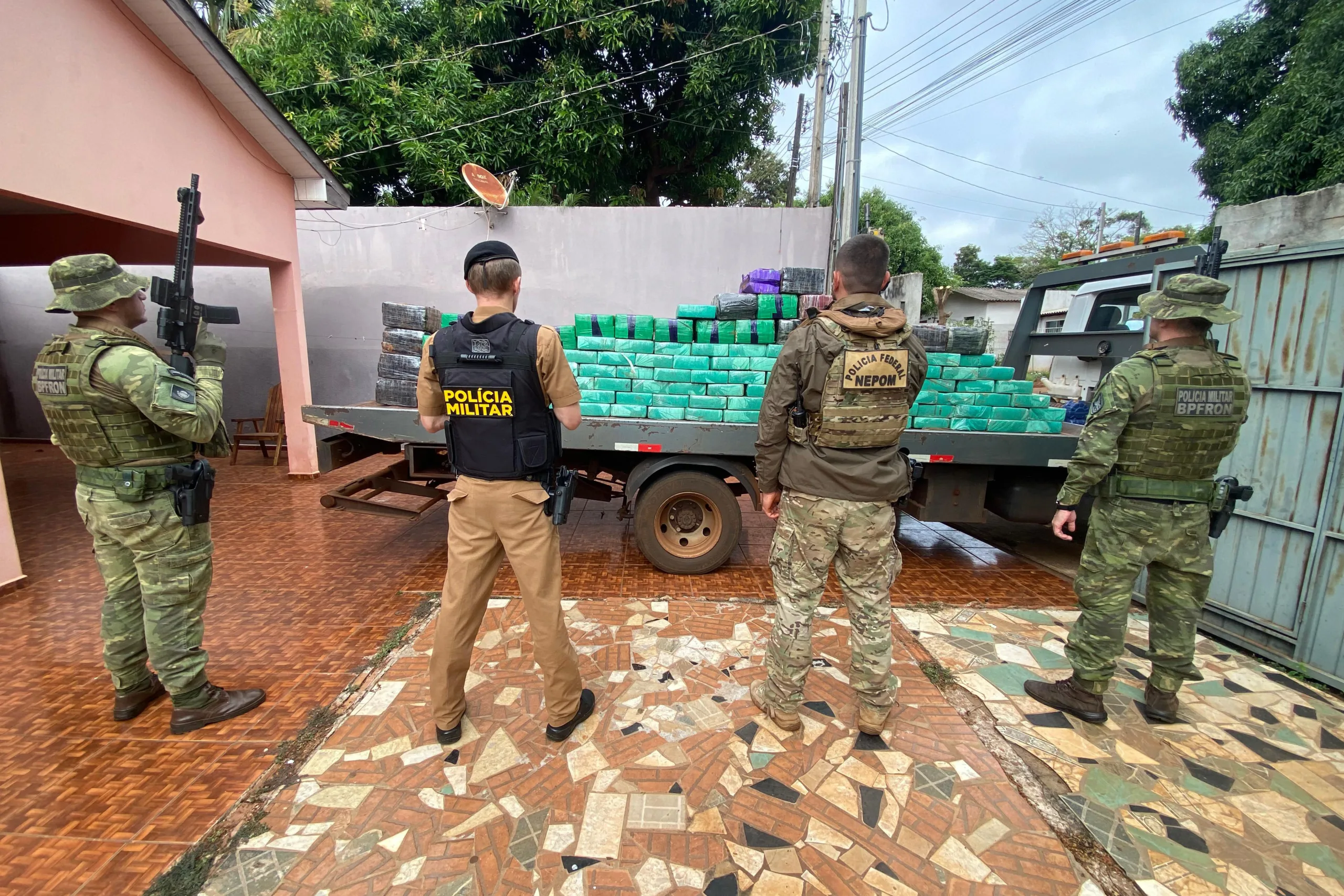 Forças policiais apreendem quatro toneladas e meia de maconha no Paraná