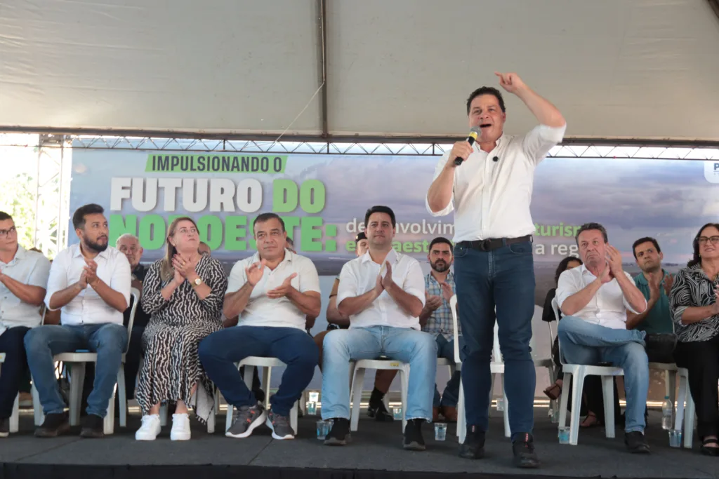 Ratinho Junior anuncia pavimentação da área urbana de Marilena até o Porto Maringá 5 20240621 agb marilena 4