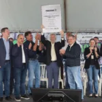 O governador em exercício Darci Piana e a Cohapar entregam nesta sexta-feira (28) 192 moradias em Cascavel. Das famílias contempladas, 132 contaram com apoio do Governo do Estado para a aquisição dos apartamentos por meio do programa Casa Fácil. Foto: Geraldo Bubniak/AEN