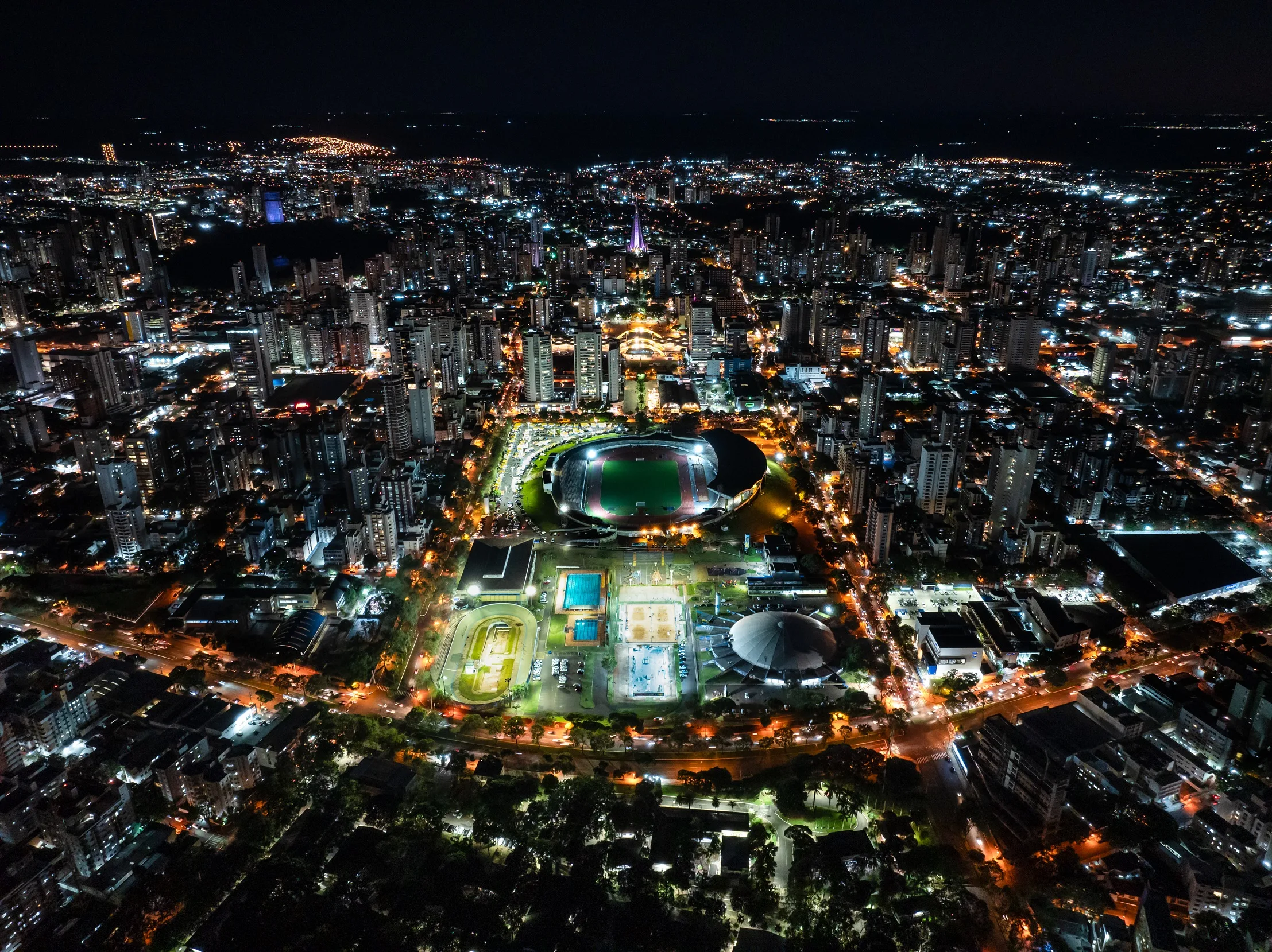 Maringá imagem de drone a noite