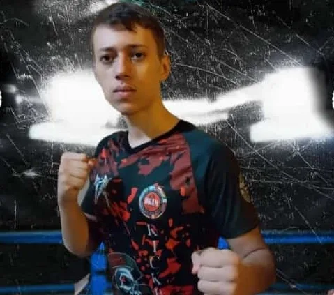 Mundial de kickboxing: Gabriel Santana, conhecido no meio como ‘Santana’, de 16 anos, já coleciona três títulos mundiais.