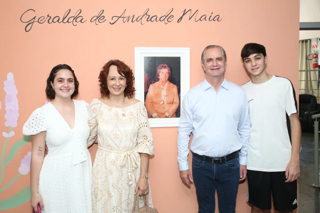 O prefeito Ulisses Maia agradeceu à homenagem feita para a avó Geralda de Andrade Maia (Crédito: Fábio Reina / PMM)
