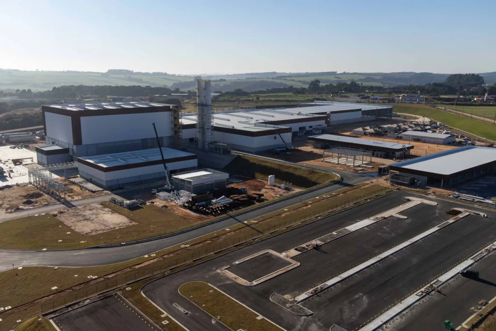 R$ 870 milhões de investimentos: fábrica da Ambev em Carambeí está 80% pronta