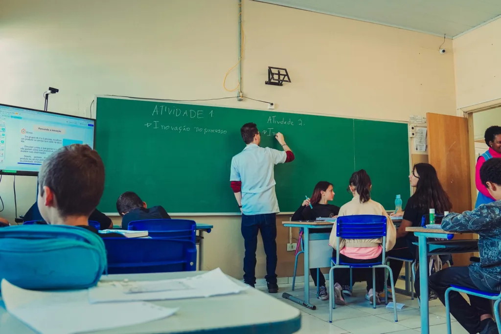 Sem greve sindical, 93% dos professores seguem trabalhando nas escolas do Paraná 5 Rede Estadual de Ensino do Paraná