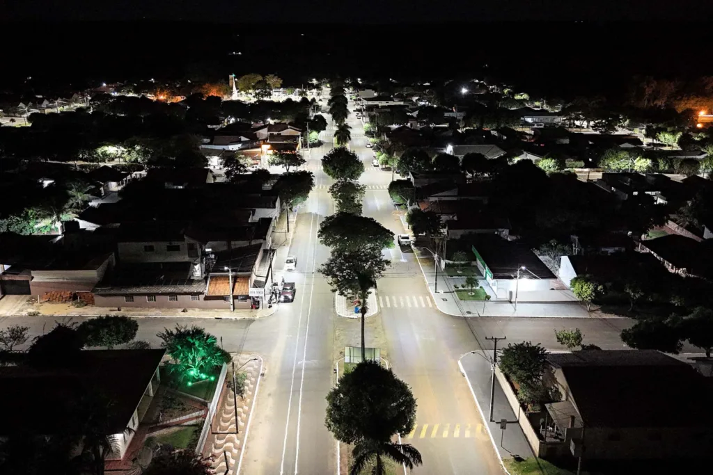 Pela primeira vez, mais de 50% das luminárias dos municípios paranaenses são LED 2 Pela primeira vez, mais de 50% das luminárias dos municípios paranaenses são LED Foto: Valdelino Pontes/SECID