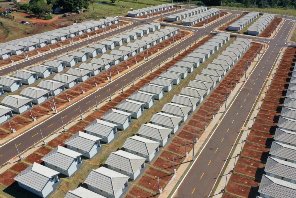 Governador inaugura bairro planejado e anuncia R$ 106 milhões da Sanepar em Cianorte