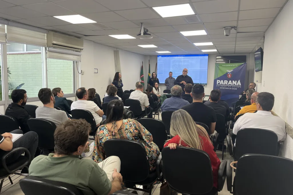Saúde realiza encontro para alinhar as primeiras entregas de obras de PAMs e UMS no Estado 2 Sesa realiza encontro para alinhar as primeiras entregas de obras de PAMs e UMS no Estado
Foto: SESA-PR
