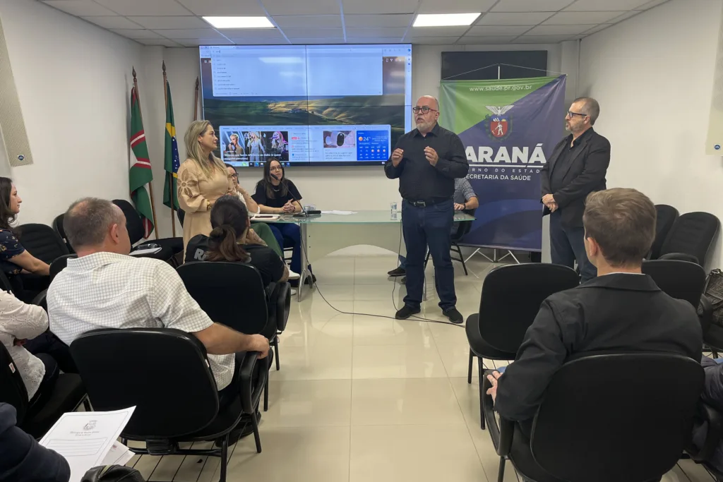 Saúde realiza encontro para alinhar as primeiras entregas de obras de PAMs e UMS no Estado 4 Sesa realiza encontro para alinhar as primeiras entregas de obras de PAMs e UMS no Estado
Foto: SESA-PR