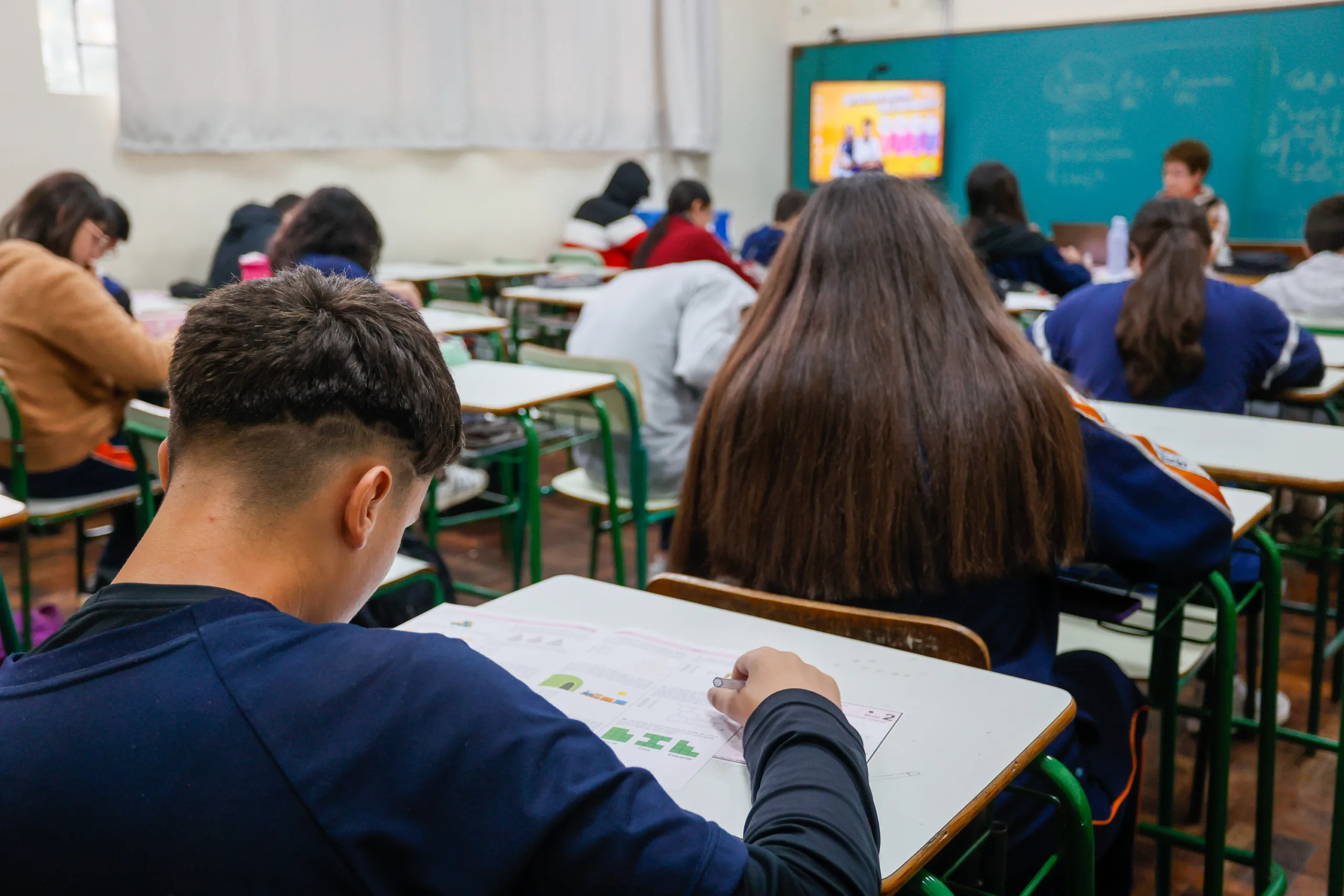 Ratinho Junior sanciona lei que cria o programa Parceiro da Escola