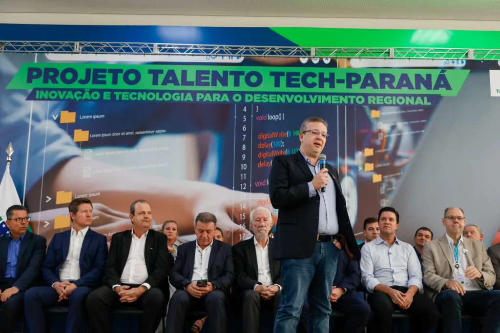 Governador lança projeto Talento Tech-PR para formação tecnológica de 3 mil alunos em 50 cidades