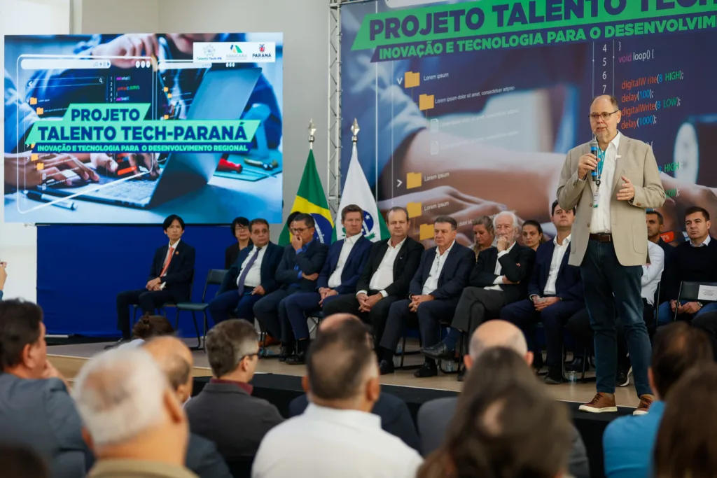 Governador lança projeto Talento Tech-PR para formação tecnológica de 3 mil alunos em 50 cidades