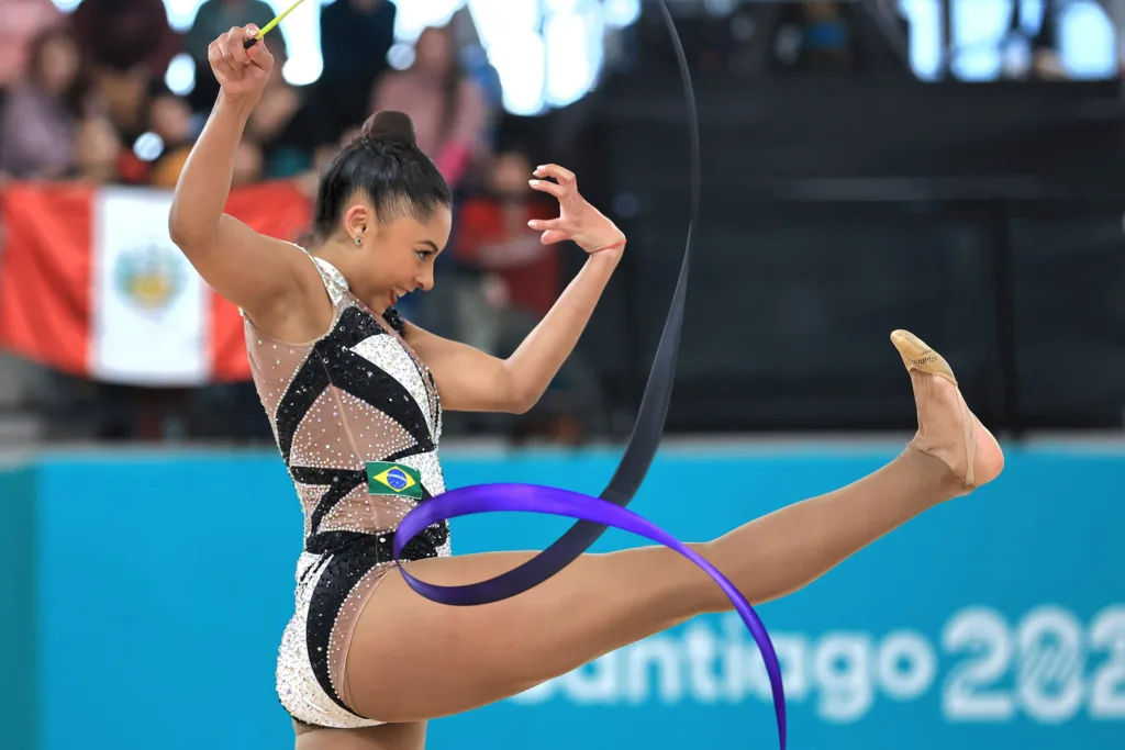 Paranaense Bárbara Domingos leva o bi no Pan-Americano de ginástica rítmica