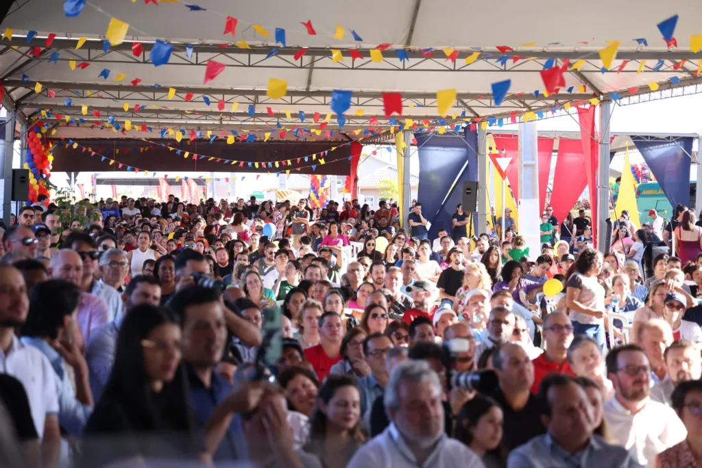 Governador inaugura bairro planejado e anuncia R$ 106 milhões da Sanepar em Cianorte