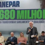 O governador em exercício Darci Piana e o presidente da Sanepar, Wilson Bley, anunciaram nesta terça-feira (2) um pacote de R$ 680 milhões em investimentos da empresa em obras de saneamento básico para dezenas municípios do Paraná.