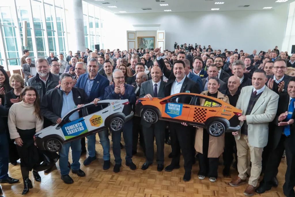 Governo do Paraná abre linha de crédito com juros subsidiados para taxistas renovarem frota 5 20240730 agb fomento taxi 42