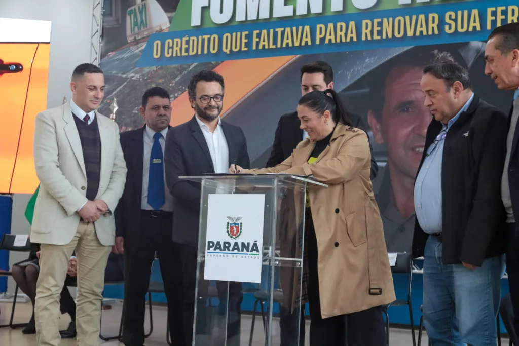 Governo do Paraná abre linha de crédito com juros subsidiados para taxistas renovarem frota 6 20240730 agb fomento taxi 9