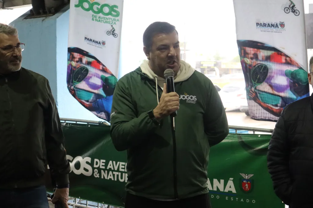Corrida de Garçons reúne 45 profissionais e leva animação a Matinhos, no Litoral 14 Corrida de Garçons reúne 45 profissionais e leva animação a Matinhos, no Litoral