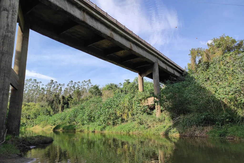 Departamento está licitando a inspeção e cadastro também de bueiros, estruturas de contenção e dispositivos de drenagem em toda a malha rodoviária estadual. No total, serão 920 estruturas que serão inspecionadas.