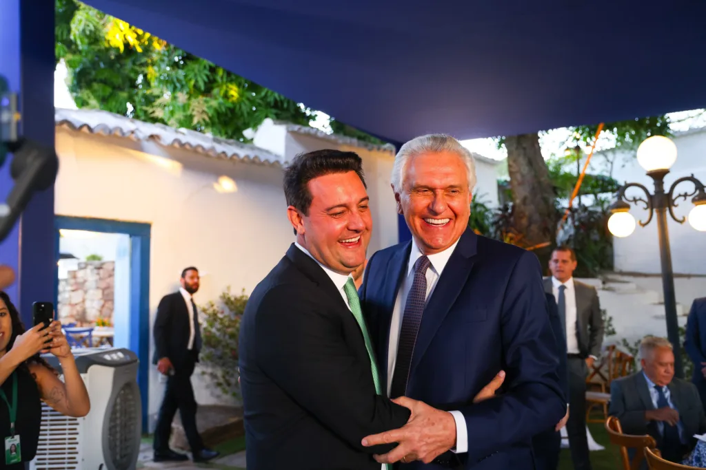 Ratinho Junior recebe a Comenda da Ordem do Mérito de Anhanguera em Goiás 4 Em Goiás, Ratinho Junior recebe a Comenda da Ordem do Mérito de Anhanguera