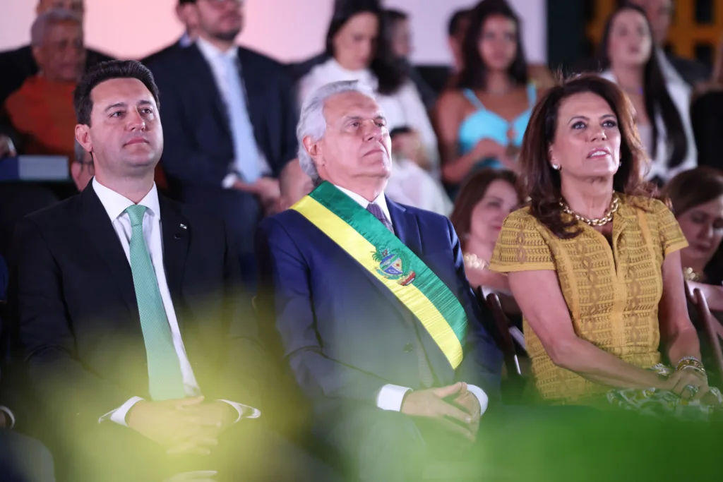 Ratinho Junior recebe a Comenda da Ordem do Mérito de Anhanguera em Goiás 6 Em Goiás, Ratinho Junior recebe a Comenda da Ordem do Mérito de Anhanguera