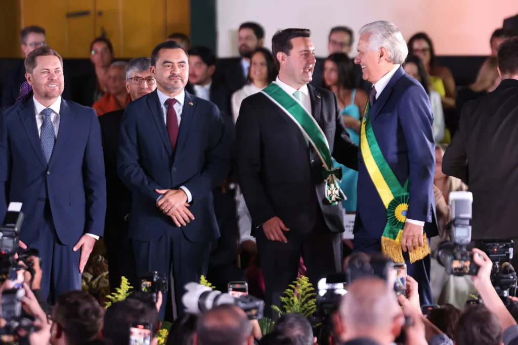 Ratinho Junior recebe a Comenda da Ordem do Mérito de Anhanguera em Goiás 2 Em Goiás, Ratinho Junior recebe a Comenda da Ordem do Mérito de Anhanguera
