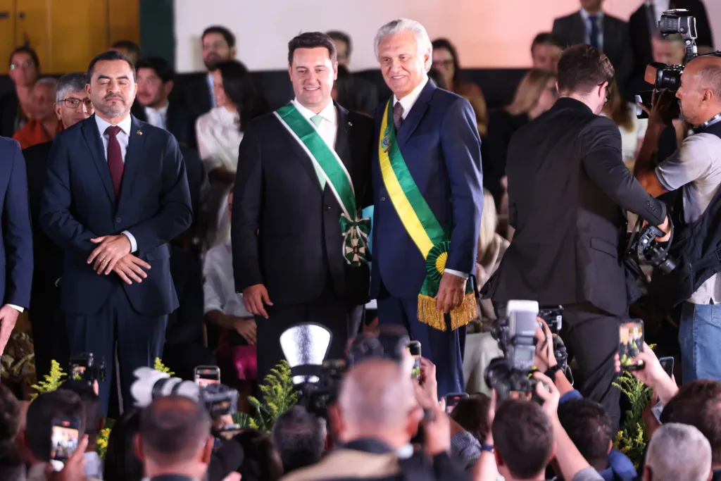 Ratinho Junior recebe a Comenda da Ordem do Mérito de Anhanguera em Goiás 11 Em Goiás, Ratinho Junior recebe a Comenda da Ordem do Mérito de Anhanguera