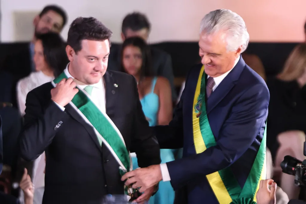 Ratinho Junior recebe a Comenda da Ordem do Mérito de Anhanguera em Goiás 9 Em Goiás, Ratinho Junior recebe a Comenda da Ordem do Mérito de Anhanguera