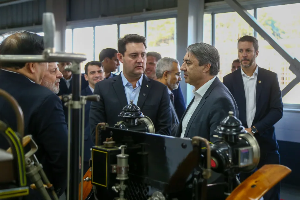 Ratinho Junior visita nova linha de produção do Complexo Ayrton Senna, da Renault Foto: Geraldo Bubniak/AEN