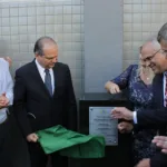 Ricardo Barros e autoridades descerrando em 2018 a placa de lançamento da pedra fundamental do Centro de Hematologia e Oncologia do GHC. Guilherme de Faveri, Bruno de Barros, Taina Flores e Guilherme Bernst (Fotos)