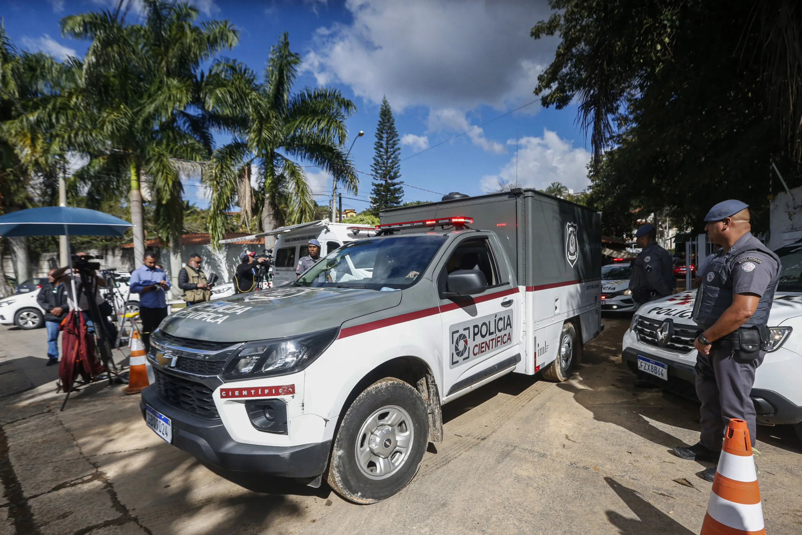 Movimentação próximo ao local do acidente que envolveu o avião da Voepass Linhas Aéreas que vitimou 62 pessoas. Foto: Paulo Pinto/Agência Brasil