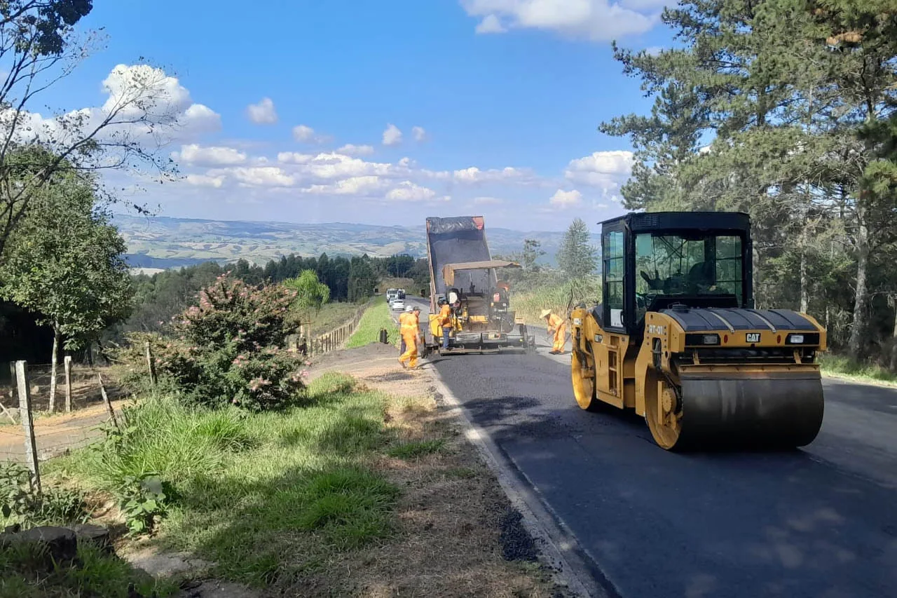 Rodovias entre Manoel Ribas, Cândido de Abreu e Reserva recebem melhorias