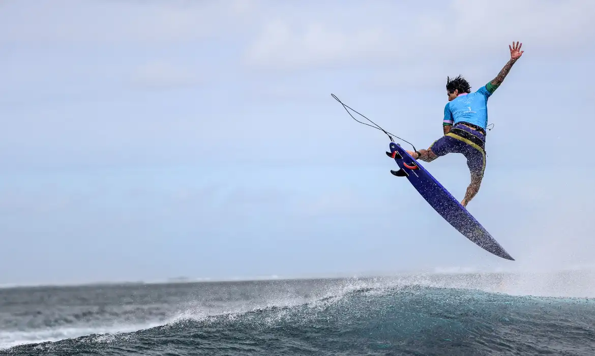 Jogos de Paris: Gabriel Medina garante bronze para o Brasil no surfe masculino