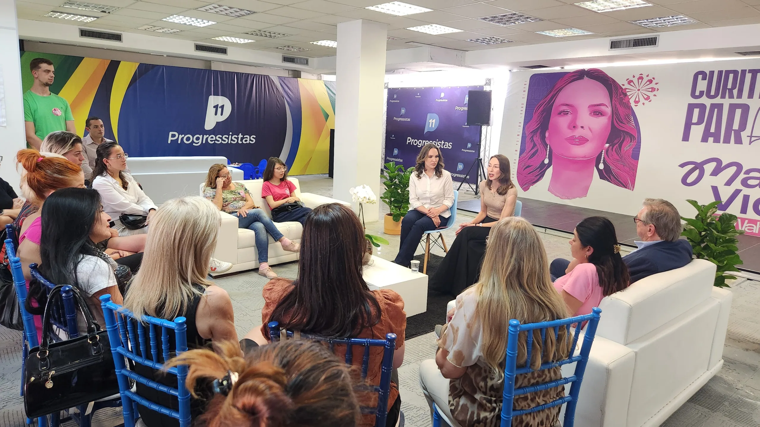 Maria Victoria (PP) se reuniu na quarta-feira (4) com um grupo de mulheres para debater políticas públicas de combate à violência doméstica contra mulheres.