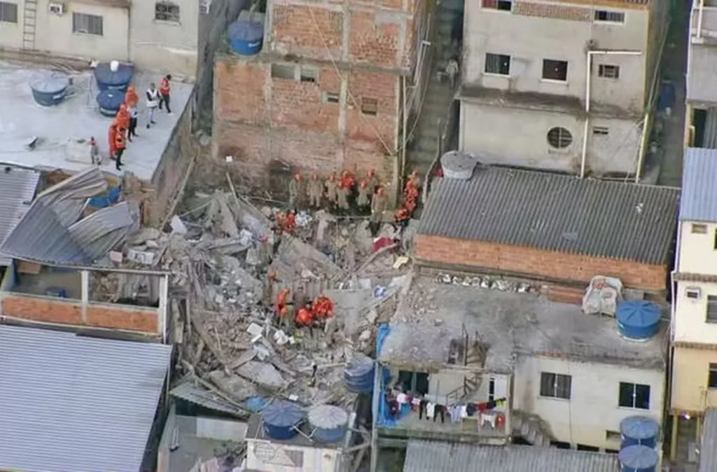 Casa desaba no Rio deixando um ferido e uma pessoa desaparecida