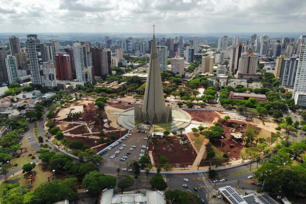 Com R$ 48 milhões investidos, obra do Eixo Monumental de Maringá atinge 32% 7 Obras na catedral de Maringá