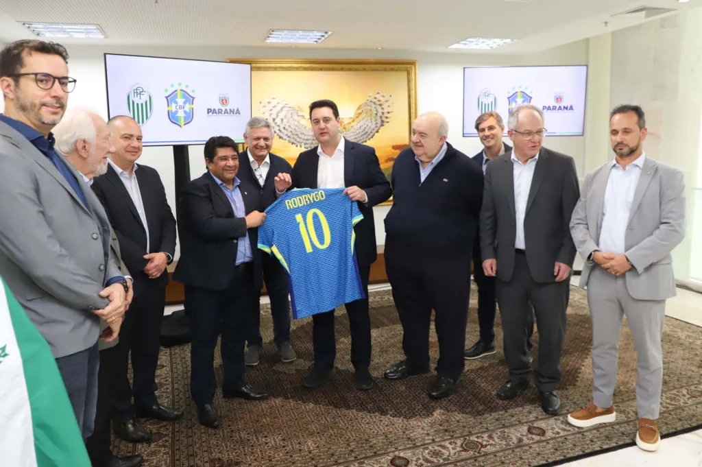 Com segurança reforçada, Ratinho Junior apoia volta da Seleção a Curitiba após duas décadas 10 governador presidente da cbf 05 09 24 120